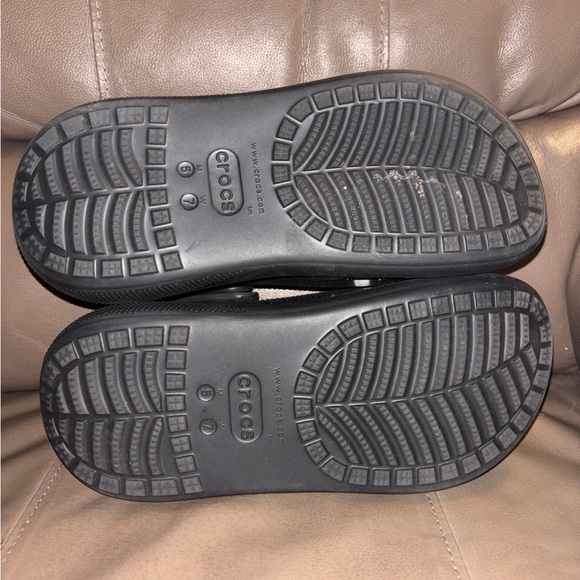 Crocs Classic Crush Clog Black Unisex Chunky Platform Beach EUC, women’s 7 Men 5 - Picture 7 of 7